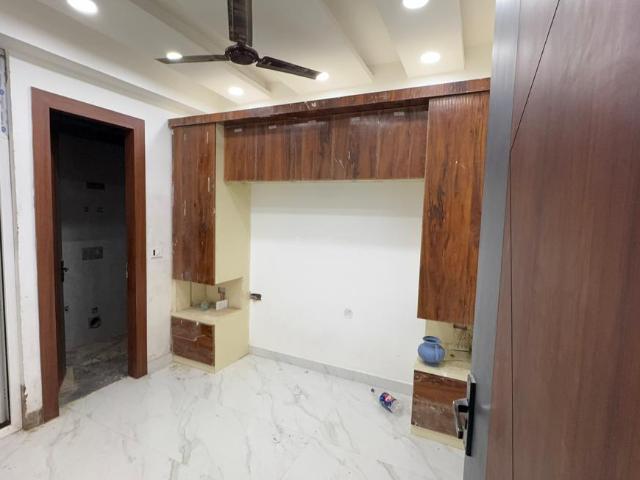 2 BHK Apartment in Sector 72 for resale Noida. The reference number is 20613776