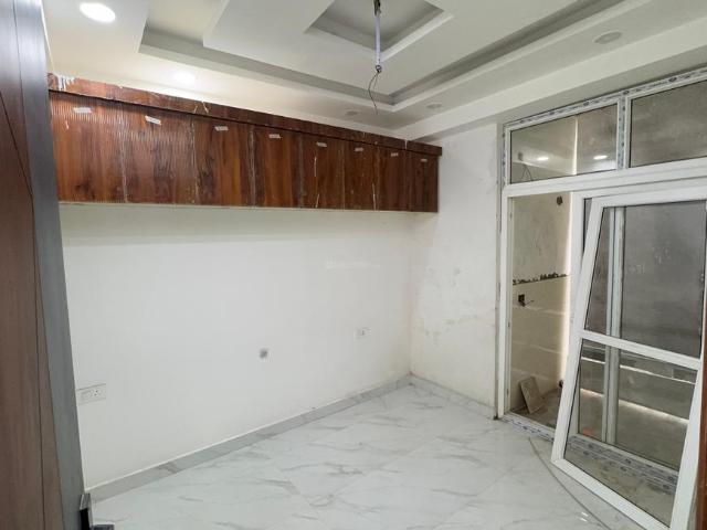 2 BHK Apartment in Sector 72 for resale Noida. The reference number is 20687990
