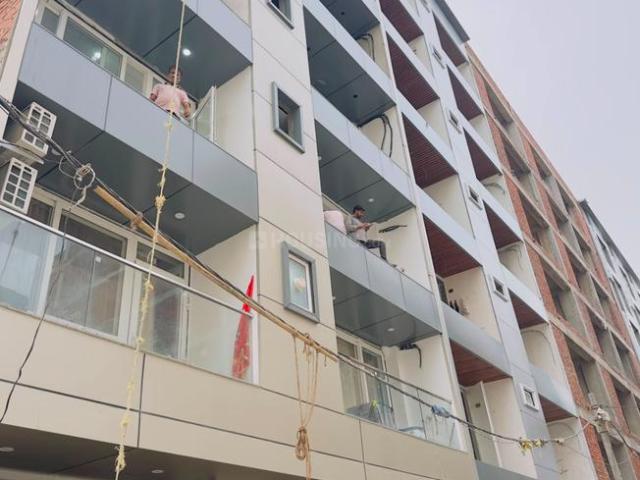 2 BHK Apartment in Sector 72 for resale Noida. The reference number is 20934172