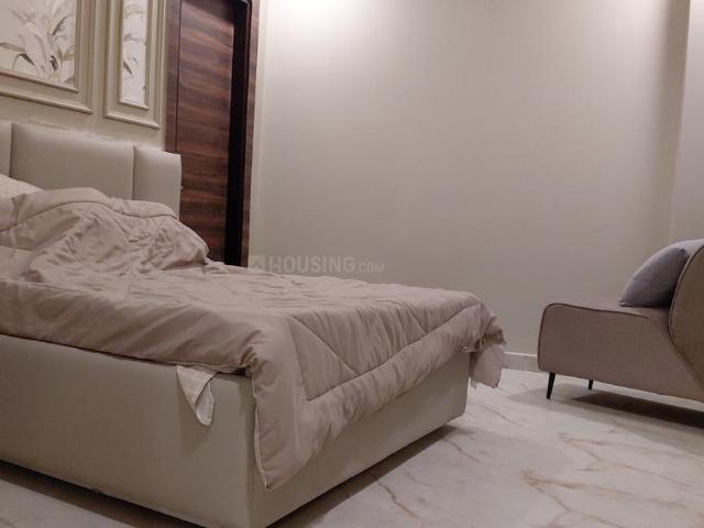 2 BHK Apartment in Sector 72 for resale Noida. The reference number is 20104025