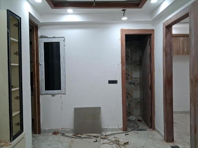 2 BHK Apartment in Sector 72 for resale Noida. The reference number is 20315443