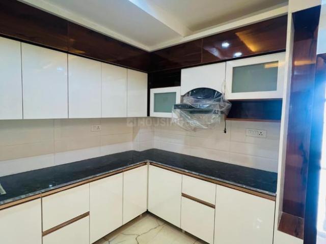 2 BHK Apartment in Sector 72 for resale Noida. The reference number is 21001924