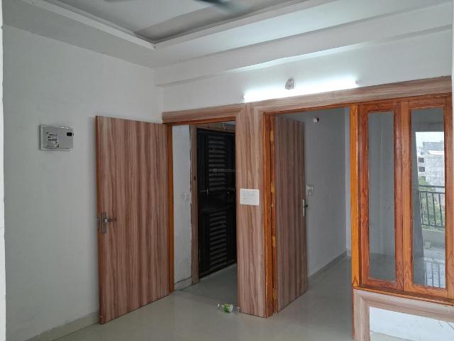 2 BHK Apartment in Sector 73 for rent Noida. The reference number is 20541806