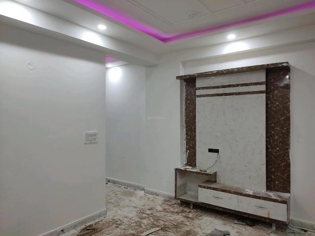 2 BHK Apartment in Sector 73 for resale Noida. The reference number is 14860461