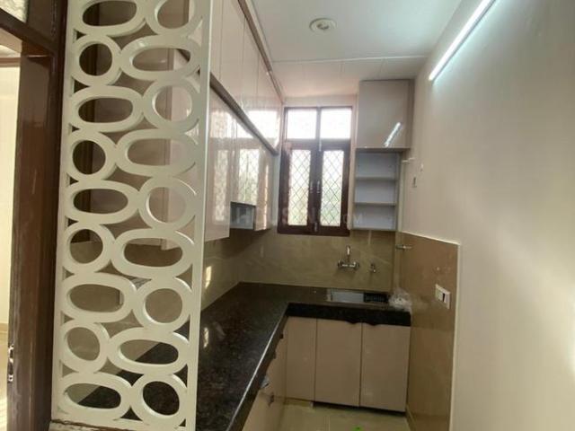 2 BHK Apartment in Sector 73 for resale Noida. The reference number is 15835841