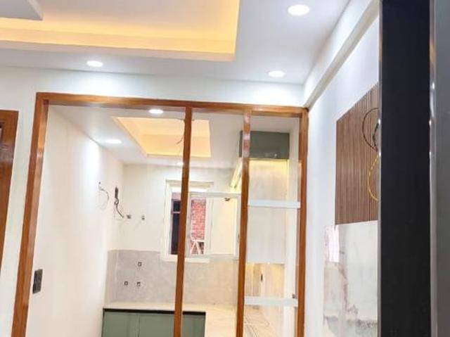 2 BHK Apartment in Sector 73 for resale Noida. The reference number is 17699570