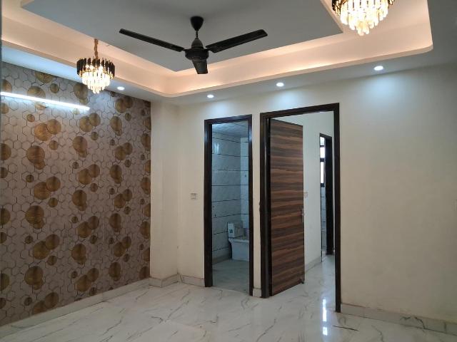 2 BHK Apartment in Sector 73 for resale Noida. The reference number is 18448585