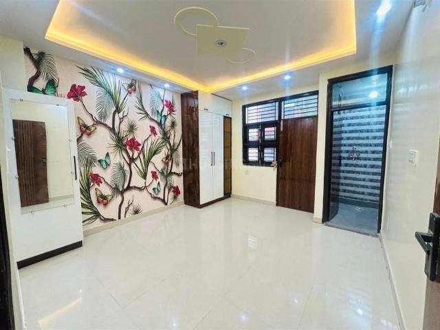 2 BHK Apartment in Sector 73 for resale Noida. The reference number is 18950923
