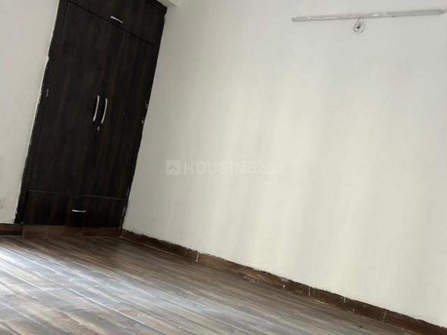 2 BHK Apartment in Sector 73 for resale Noida. The reference number is 19535821