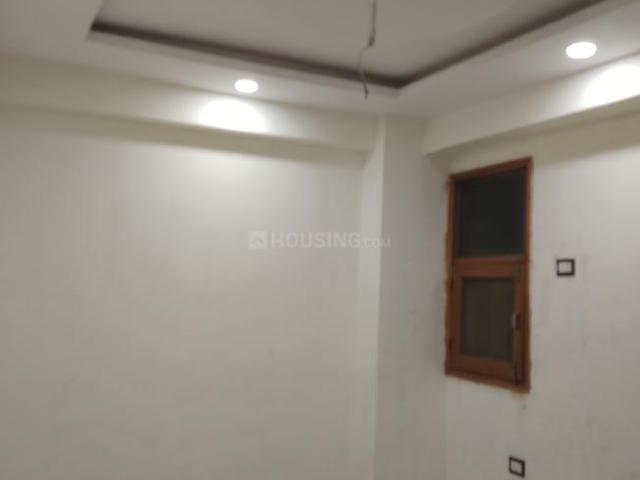2 BHK Apartment in Sector 73 for resale Noida. The reference number is 19543774