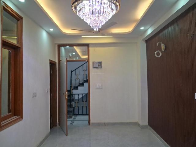 2 BHK Apartment in Sector 73 for resale Noida. The reference number is 19710454
