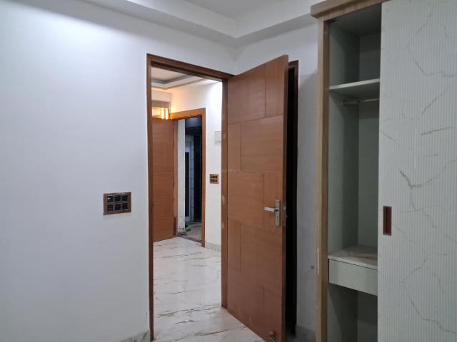 2 BHK Apartment in Sector 73 for resale Noida. The reference number is 19717846