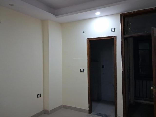 2 BHK Apartment in Sector 73 for resale Noida. The reference number is 19727814