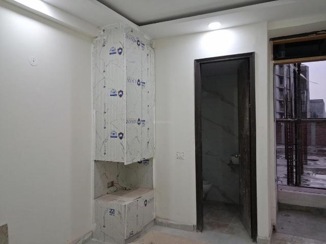 2 BHK Apartment in Sector 73 for resale Noida. The reference number is 19738979