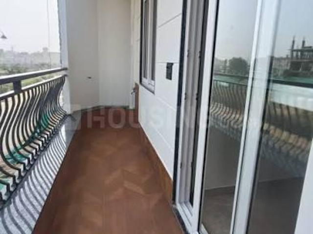 2 BHK Apartment in Sector 73 for resale Noida. The reference number is 19739535