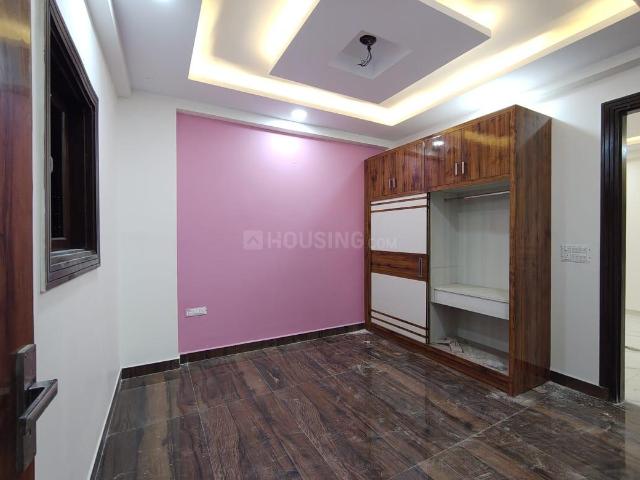 3 BHK Apartment in Sector 73 for resale Noida. The reference number is 19747922