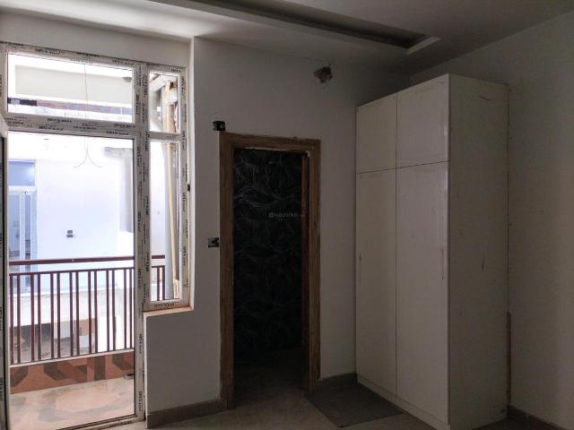 2 BHK Apartment in Sector 73 for resale Noida. The reference number is 19808683