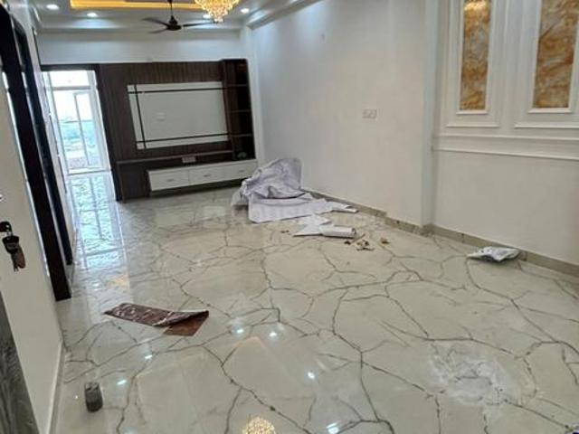 2 BHK Apartment in Sector 73 for resale Noida. The reference number is 19913821