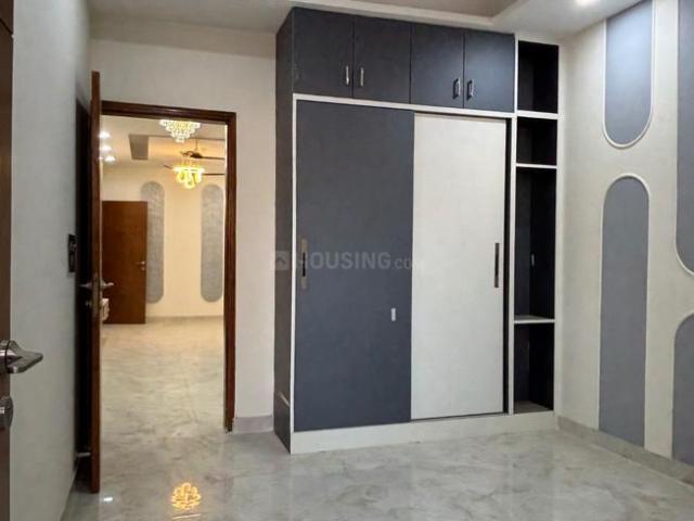 2 BHK Apartment in Sector 73 for resale Noida. The reference number is 19969433