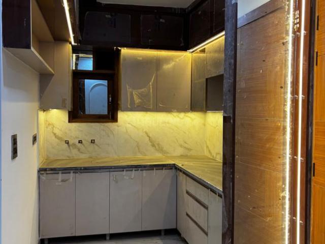 2 BHK Apartment in Sector 73 for resale Noida. The reference number is 19985304