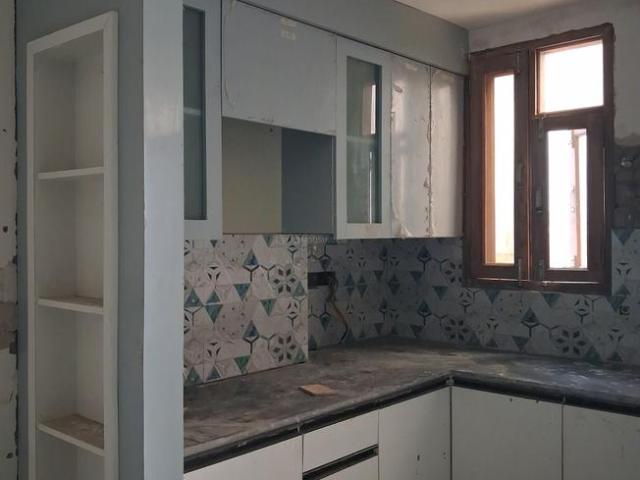 2 BHK Apartment in Sector 73 for resale Noida. The reference number is 19993166