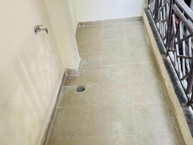 2 BHK Apartment in Sector 72 for resale Noida. The reference number is 19007083