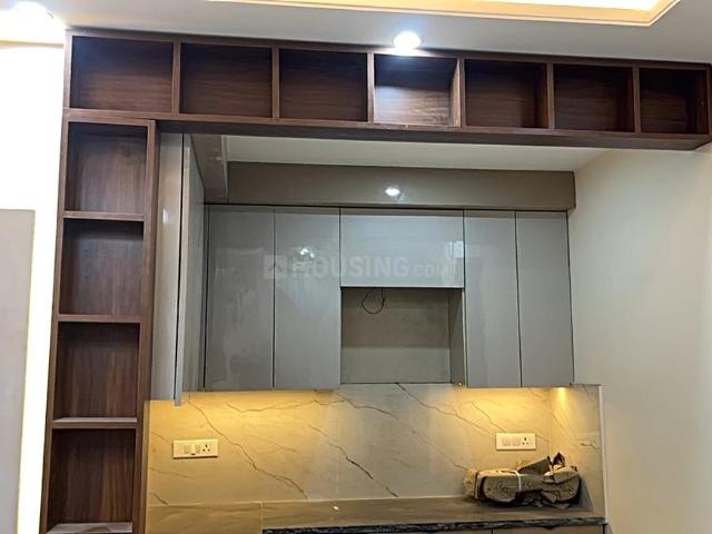 2 BHK Apartment in Sector 73 for resale Noida. The reference number is 19030572