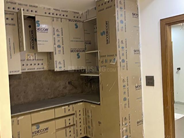2 BHK Apartment in Sector 73 for resale Noida. The reference number is 19030912
