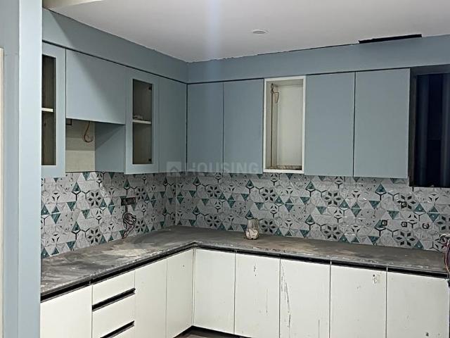 2 BHK Apartment in Sector 73 for resale Noida. The reference number is 19078593