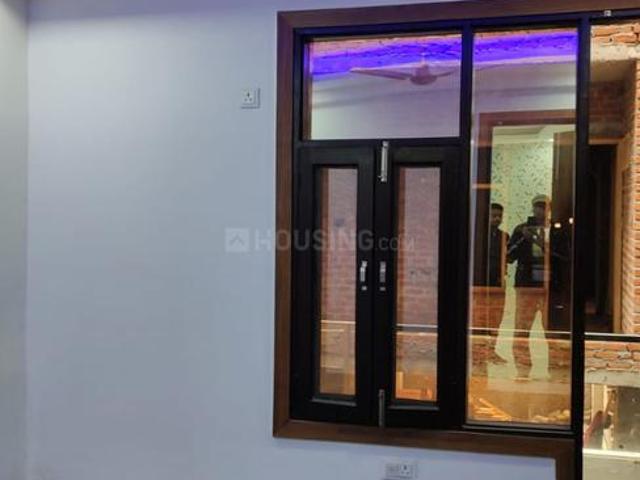 2 BHK Apartment in Sector 73 for resale Noida. The reference number is 20457671
