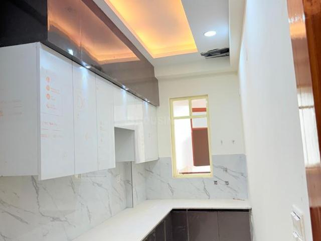 2 BHK Apartment in Sector 73 for resale Noida. The reference number is 20464604
