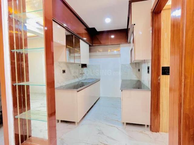 2 BHK Apartment in Sector 73 for resale Noida. The reference number is 20467978