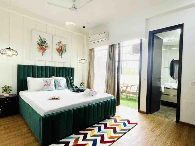 2 BHK Apartment in Sector 73 for resale Noida. The reference number is 20480818