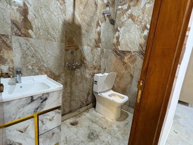 2 BHK Apartment in Sector 73 for resale Noida. The reference number is 20501022