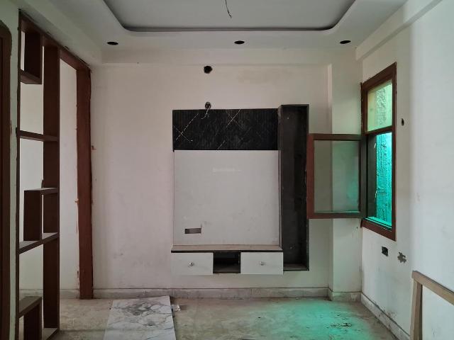 2 BHK Apartment in Sector 73 for resale Noida. The reference number is 20515593