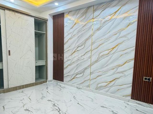 2 BHK Apartment in Sector 73 for resale Noida. The reference number is 20585943
