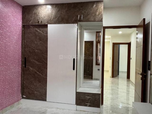2 BHK Apartment in Sector 73 for resale Noida. The reference number is 20615733