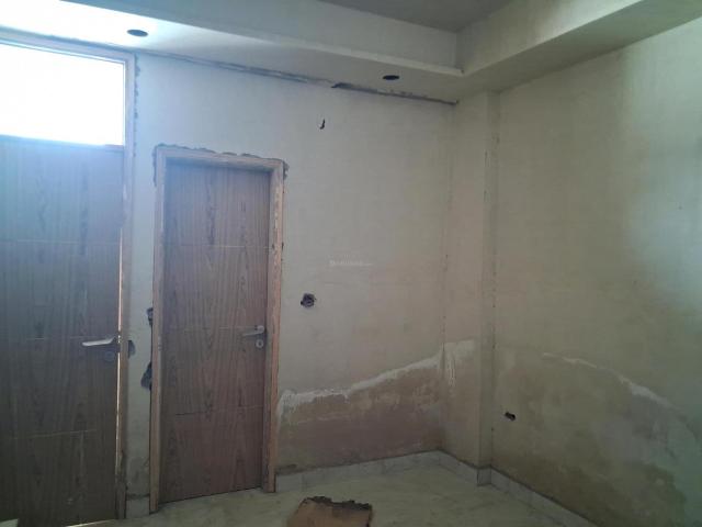 2 BHK Apartment in Sector 73 for resale Noida. The reference number is 20686715