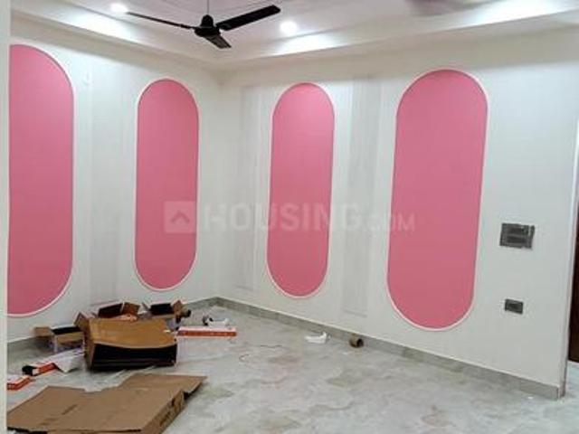 2 BHK Apartment in Sector 73 for resale Noida. The reference number is 20690804