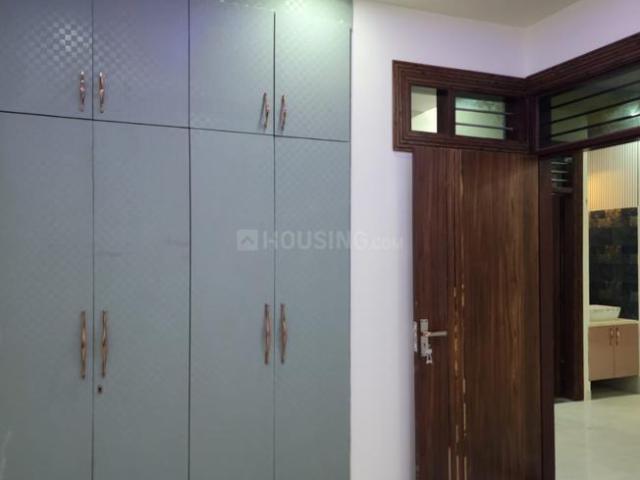 2 BHK Apartment in Sector 73 for resale Noida. The reference number is 20040132