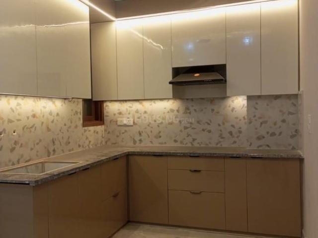 2 BHK Apartment in Sector 73 for resale Noida. The reference number is 20040280