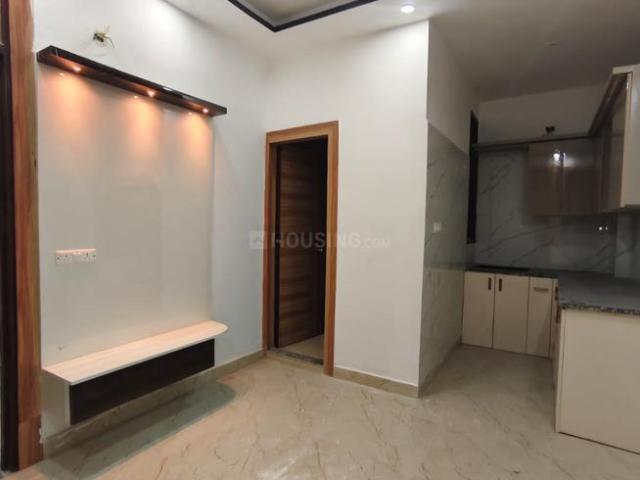 2 BHK Apartment in Sector 73 for resale Noida. The reference number is 20159464