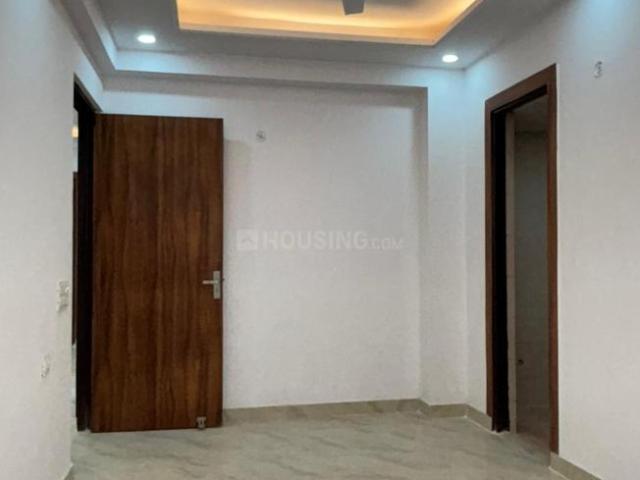 2 BHK Apartment in Sector 73 for resale Noida. The reference number is 20213080