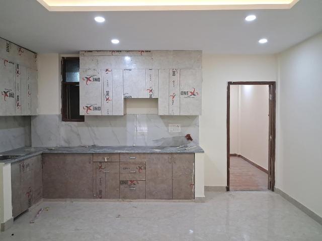 2 BHK Apartment in Sector 73 for resale Noida. The reference number is 20231206