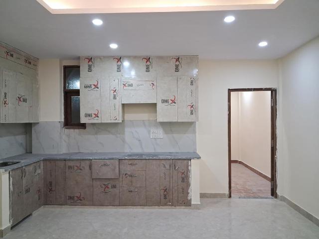 2 BHK Apartment in Sector 73 for resale Noida. The reference number is 20231254