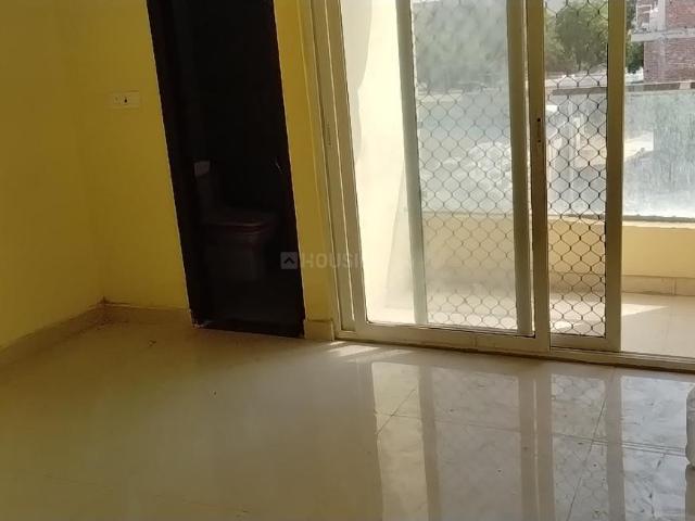 2 BHK Apartment in Sector 73 for resale Noida. The reference number is 20240952