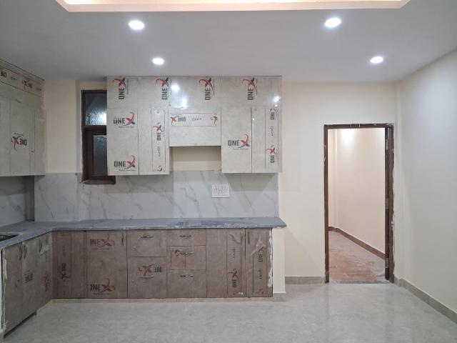 2 BHK Apartment in Sector 73 for resale Noida. The reference number is 20261220