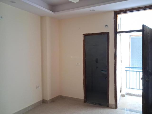 2 BHK Apartment in Sector 73 for resale Noida. The reference number is 20338905
