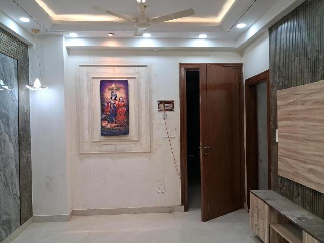 2 BHK Apartment in Sector 73 for resale Noida. The reference number is 20345231