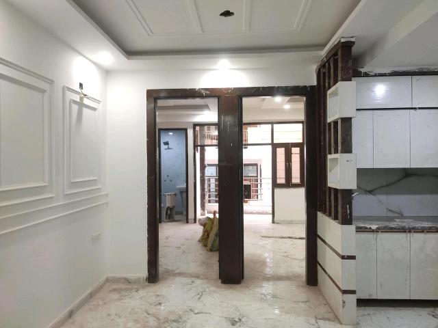 2 BHK Apartment in Sector 73 for resale Noida. The reference number is 2940092